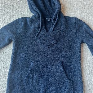barefoot dreams hooded sweatshirt. Fits like a Medium (8-10). Size 2